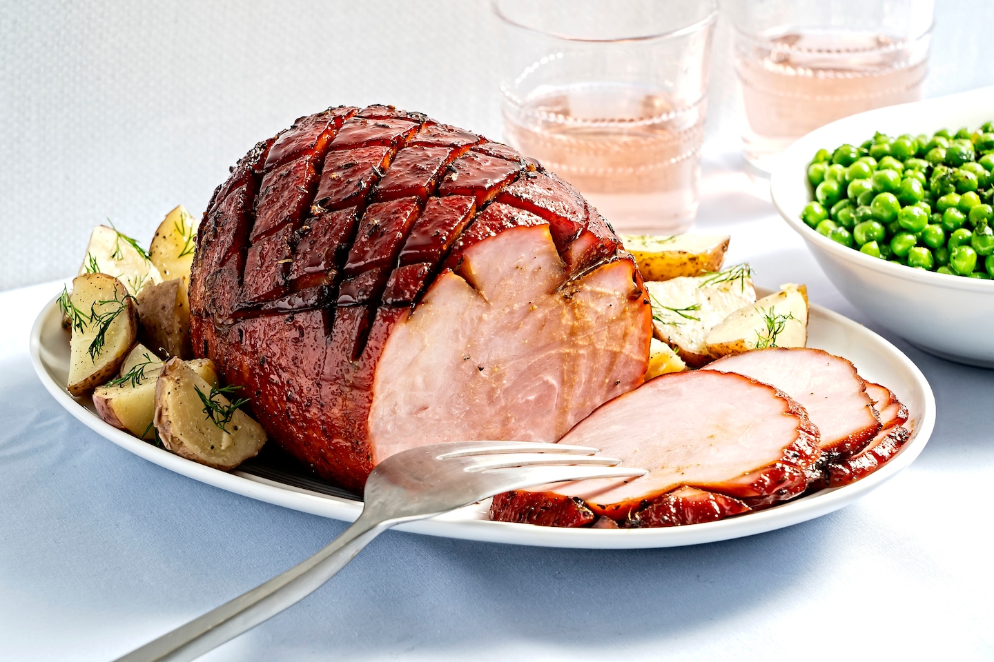 La recette de glaçage à la mélasse de bourbon donne au jambon une grande saveur et un peu de brillance