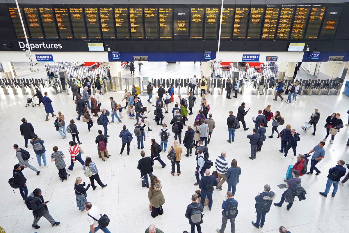 Les passagers avertis d'éviter Londres Waterloo en raison d'une panne de signal "majeure"