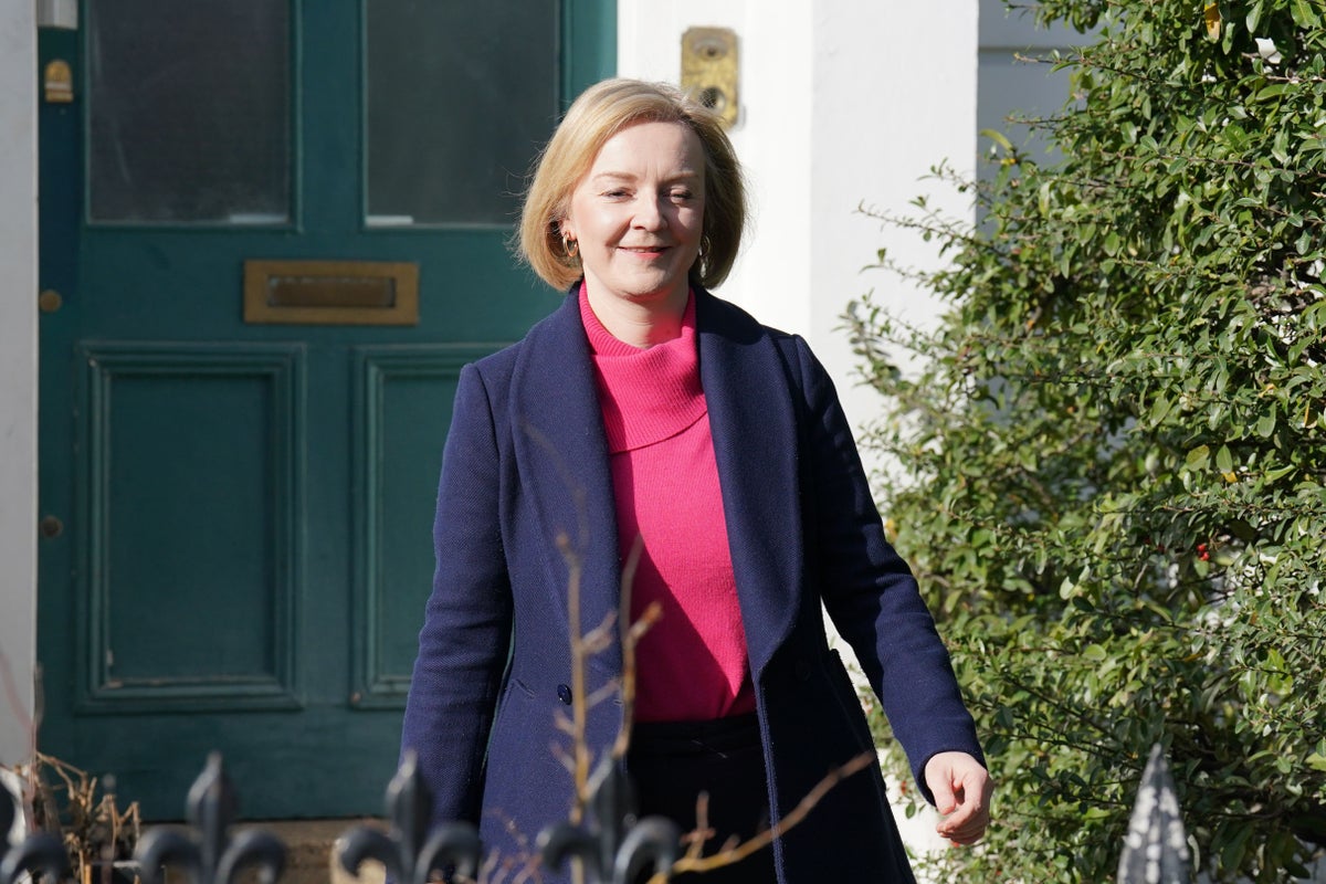 Liz Truss critique les impôts élevés et met en garde contre la "menace" des régimes autoritaires
