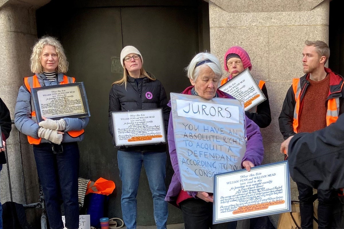 Protestation contre le procès d'Isulate Britain renvoyée au procureur général