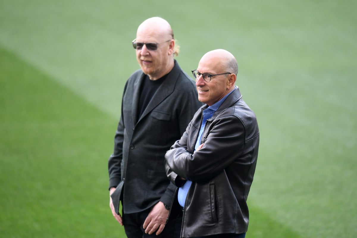 Qui est la famille Glazer et quelle est la valeur nette du propriétaire de Manchester United ?