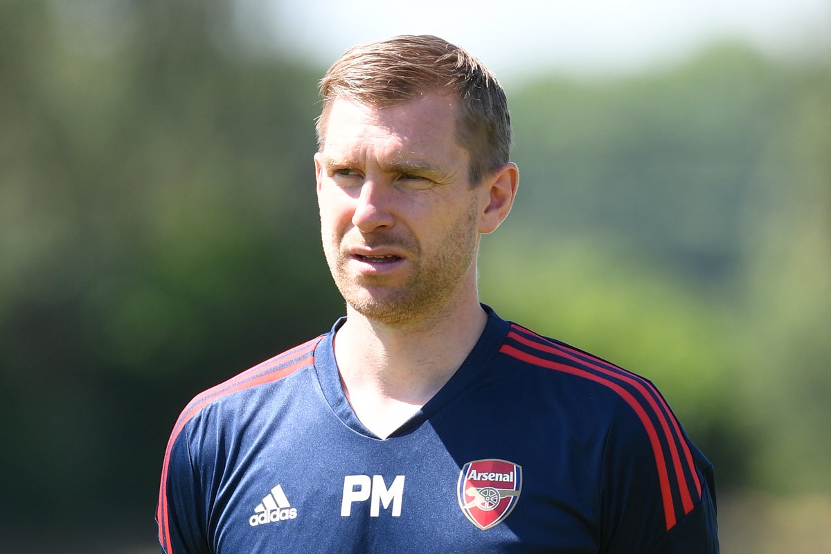 Selon l'interview de Mertesacker: "Mikel Arteta a dit à Arsenal de me trouver un emploi … Je ne pouvais que rendre la faveur"