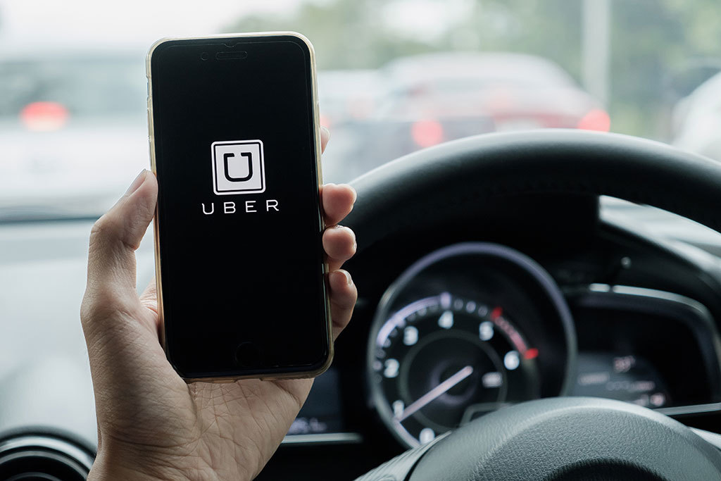 Voici les choses les plus courantes que les passagers ont oubliées dans un Uber