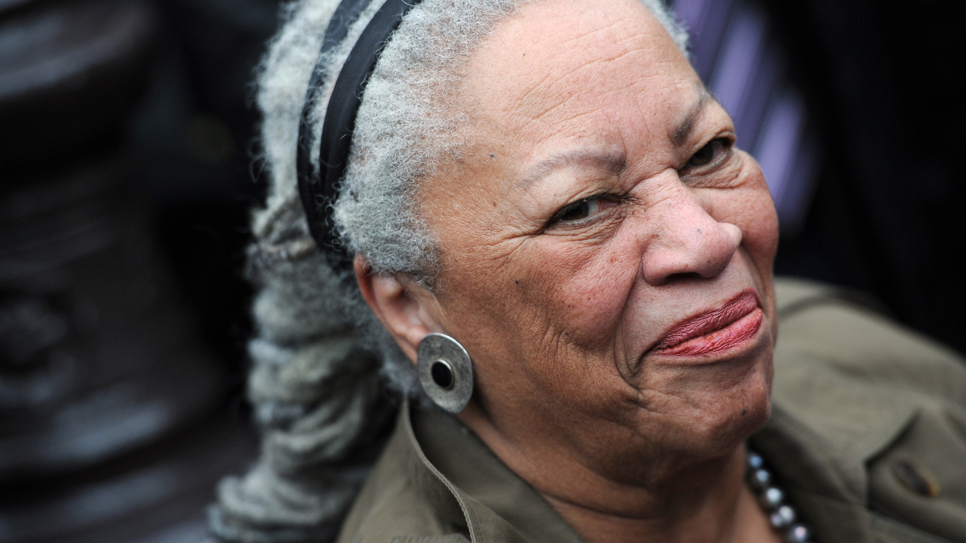 Les entrées du journal, les premières ébauches et les lettres de Toni Morrison sont exposées à Princeton
