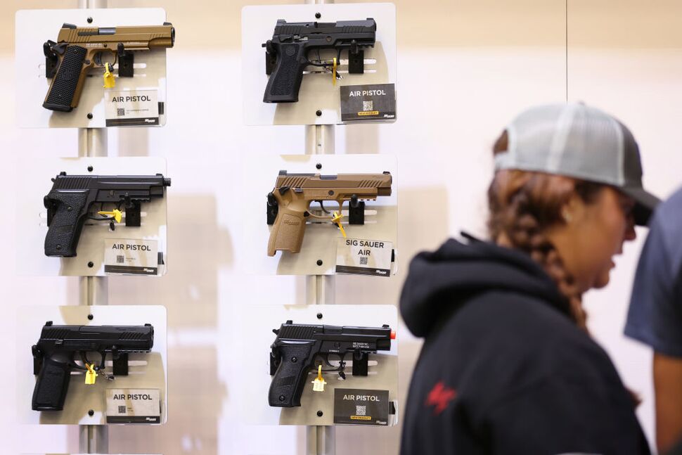 Un juge fédéral autorise les ventes d'armes de poing à des jeunes de 18 ans |  nouvelles nationales