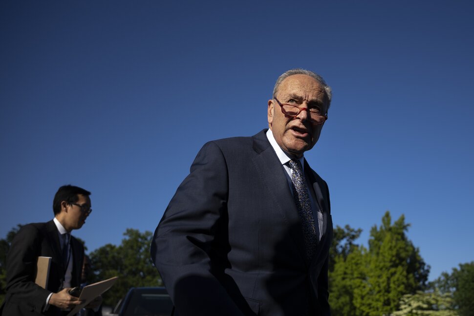 Schumer s'en prend à Trump pour des commentaires "dangereux" rendant un "défaut plus probable" |  Politique