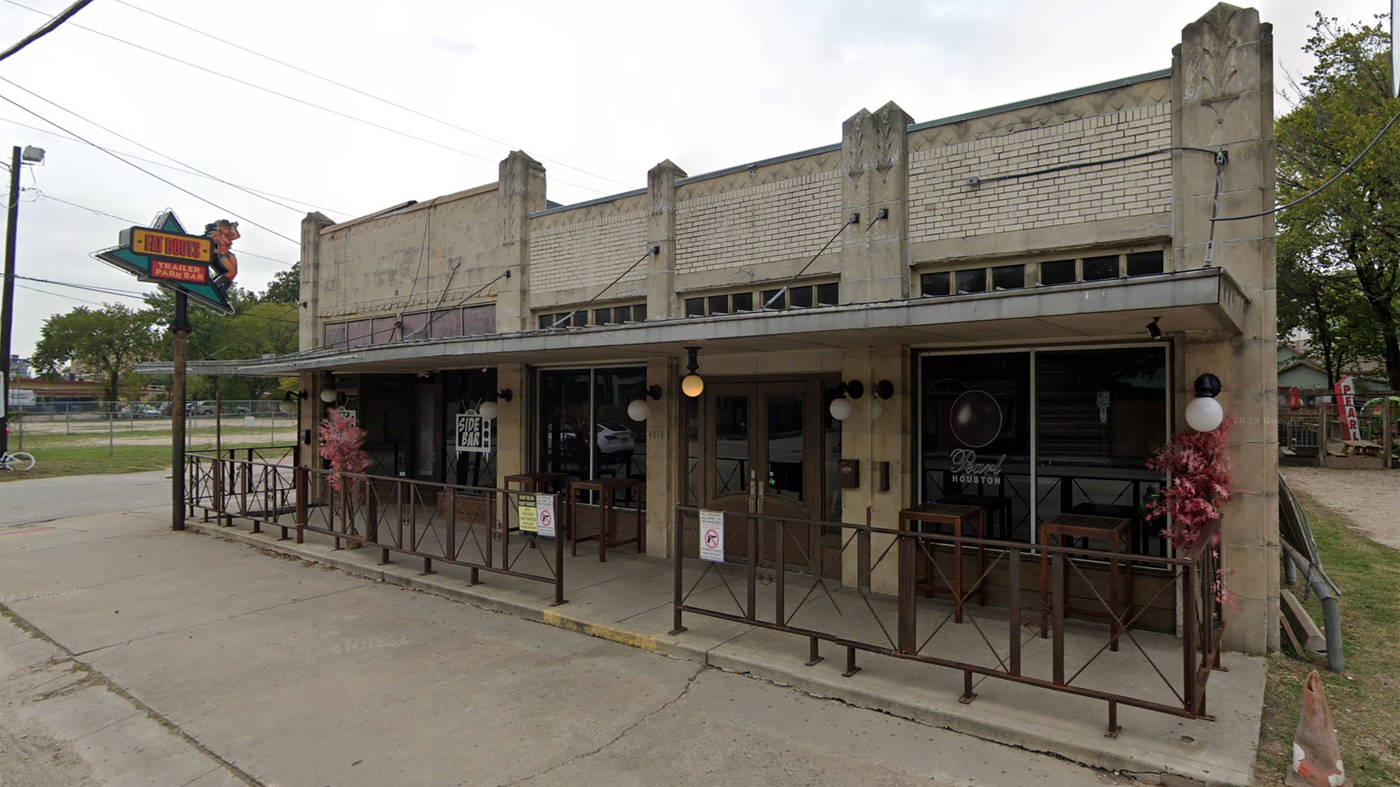 Le bar lesbien de Houston s'est vu refuser une couverture d'assurance pour avoir organisé des spectacles de dragsters, selon le propriétaire