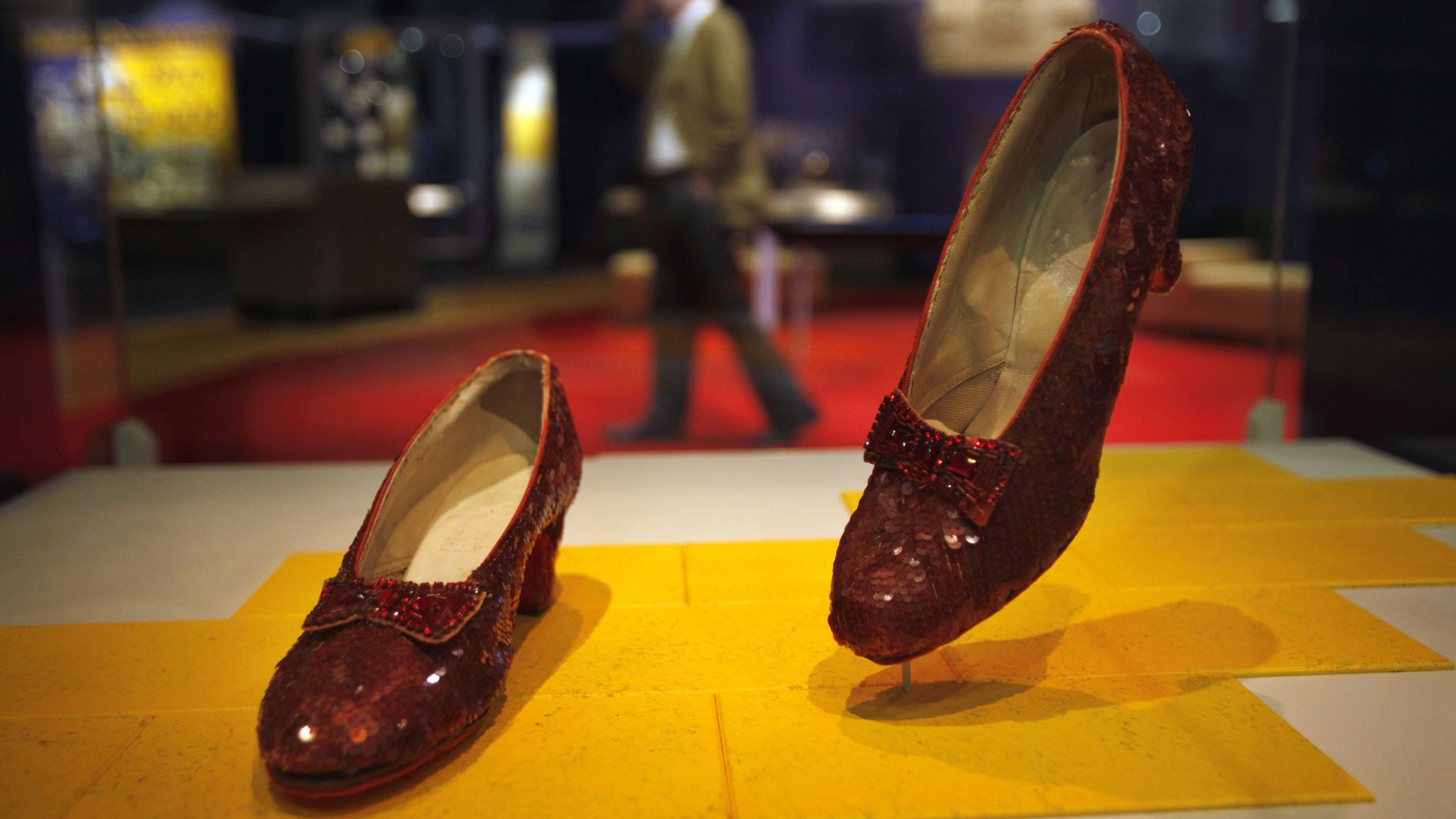 Un homme est accusé du vol en 2005 des pantoufles rouges "Wizard of Oz" de Judy Garland