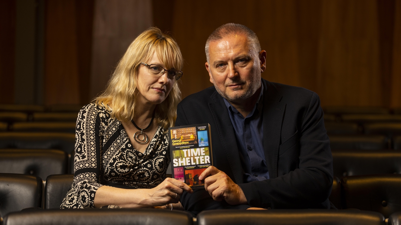 Georgi Gospodinov et Angela Rodel remportent l'International Booker Prize pour 'Time Shelter'