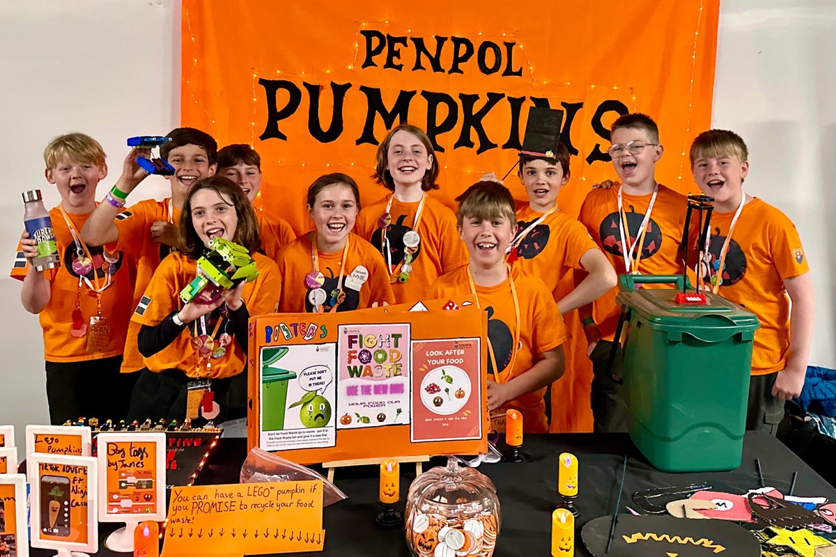 Des étudiants de Cornwall collectent des fonds pour un voyage de compétition US Lego «une fois dans une vie»