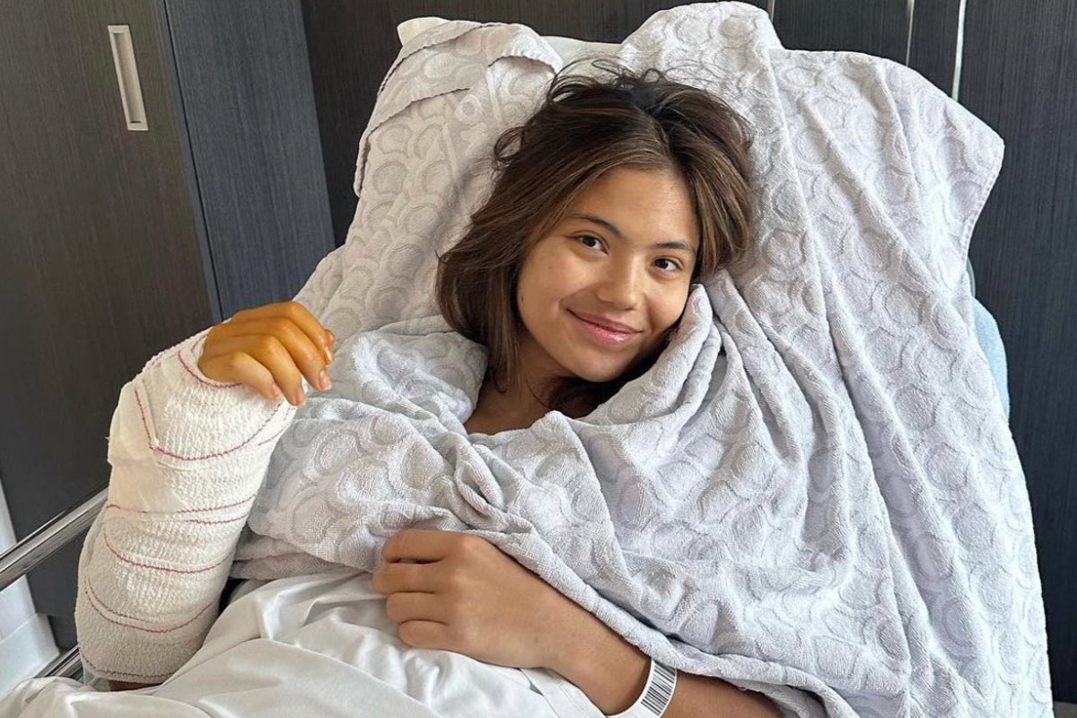 Emma Raducanu manquera Roland-Garros et Wimbledon après avoir subi une opération au poignet