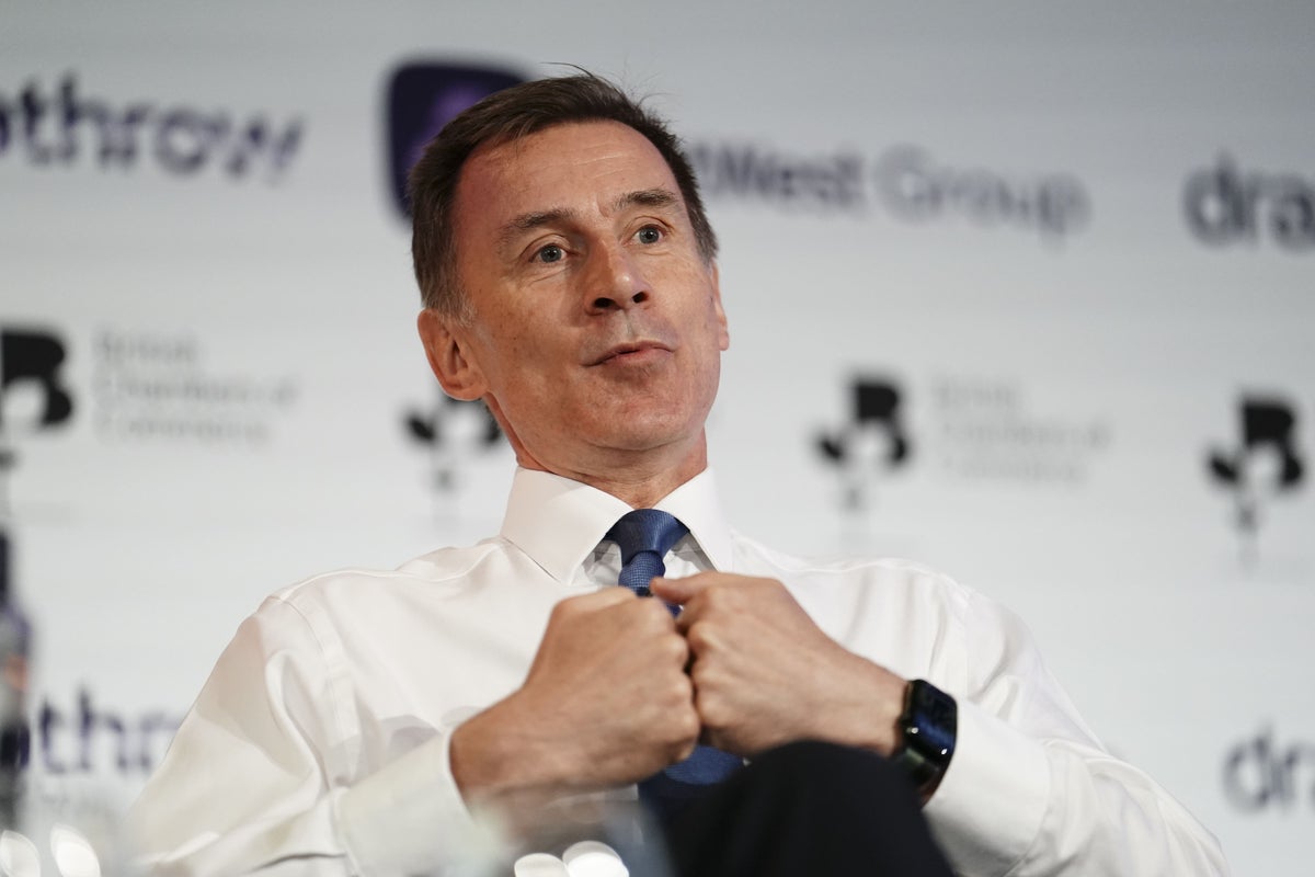 Jeremy Hunt prévient que la dette est trop élevée alors que les emprunts du gouvernement atteignent un record de 25 milliards de livres sterling