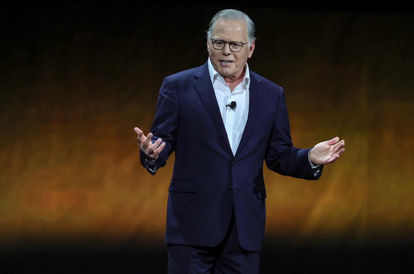 La grève des écrivains frappe BU alors que les étudiants chantent contre le PDG de Warner Bros.