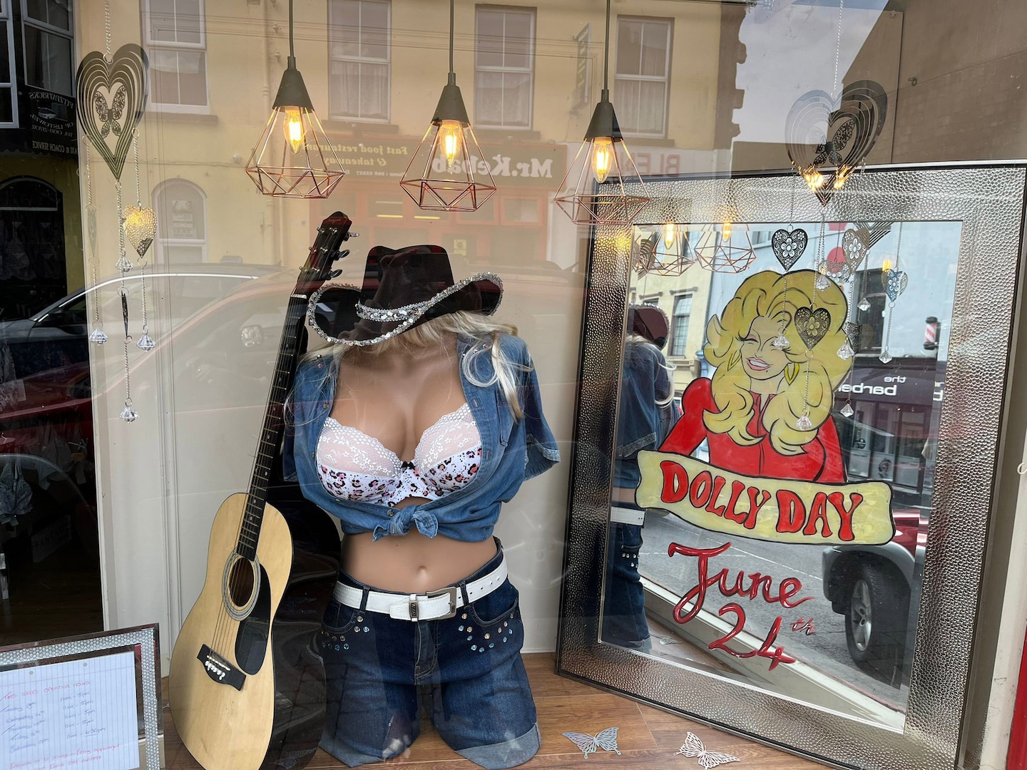 Les imitateurs de Dolly Parton à Listowel, en Irlande, établiront un record du monde Guinness