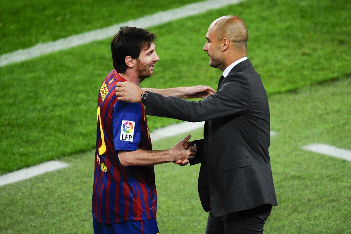 Lionel Messi salue le "meilleur entraîneur du monde" Pep Guardiola après que Man City ait célébré le triple succès