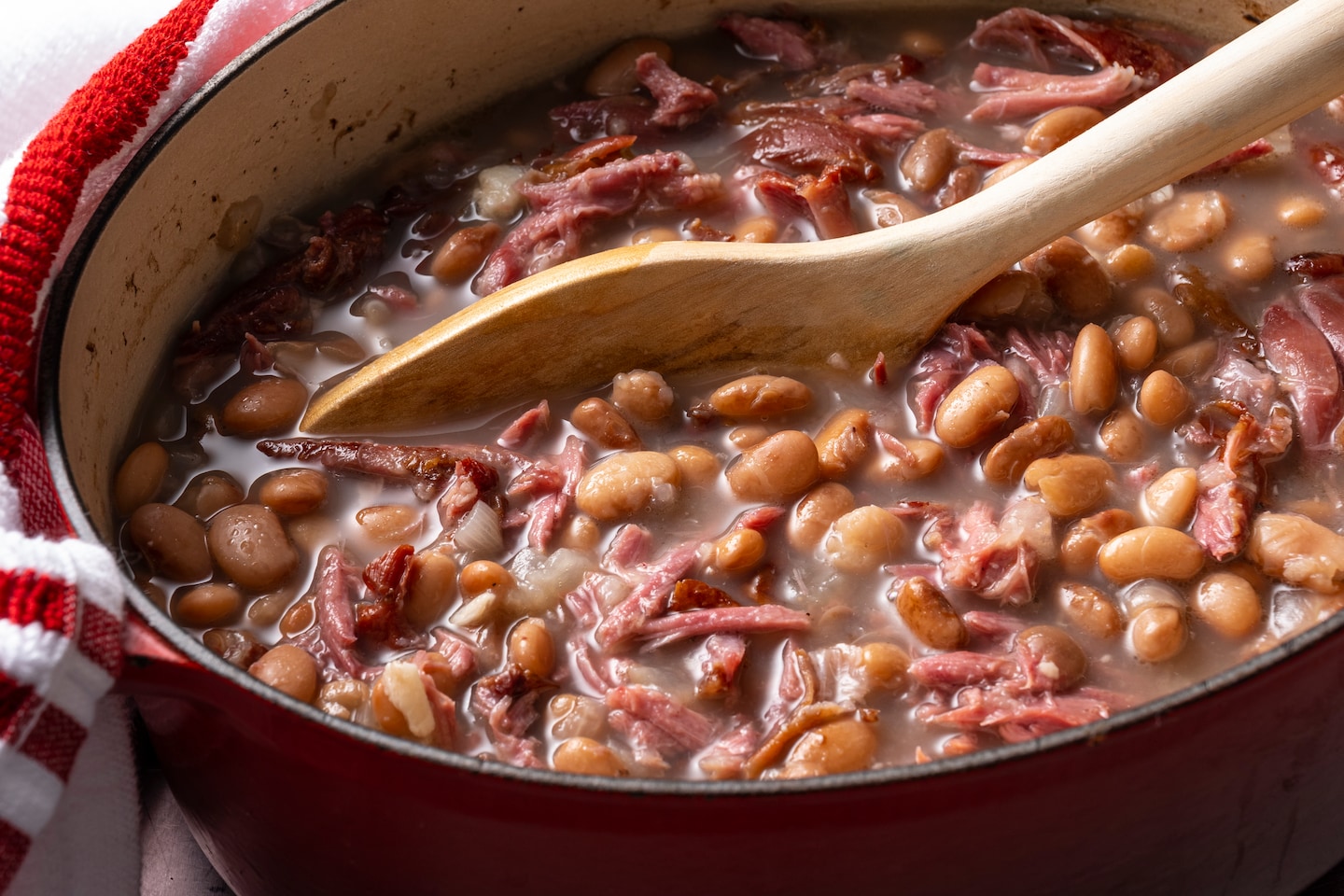 Recette de haricots avec des os de cou de porc fumés