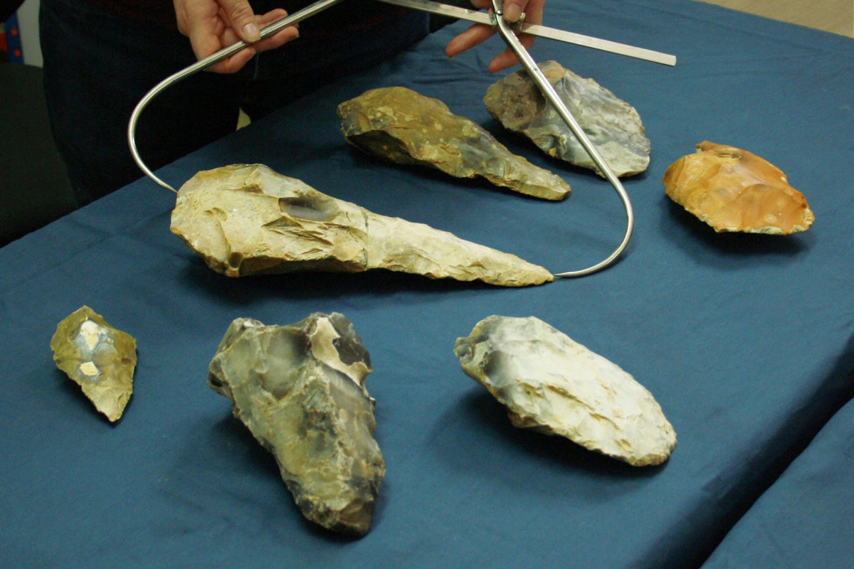 Des objets géants en pierre découverts sur un site rare de la période glaciaire dans le Kent