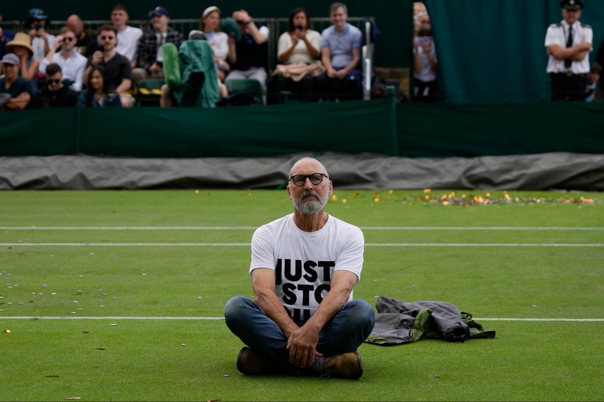 Just Stop Oil perturbe Wimbledon 2023 avec deux arrestations alors que des manifestants prennent d'assaut le tribunal 18