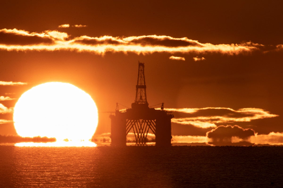 Les ministres ne tiennent pas compte des émissions des nouveaux permis de la mer du Nord, a déclaré le tribunal