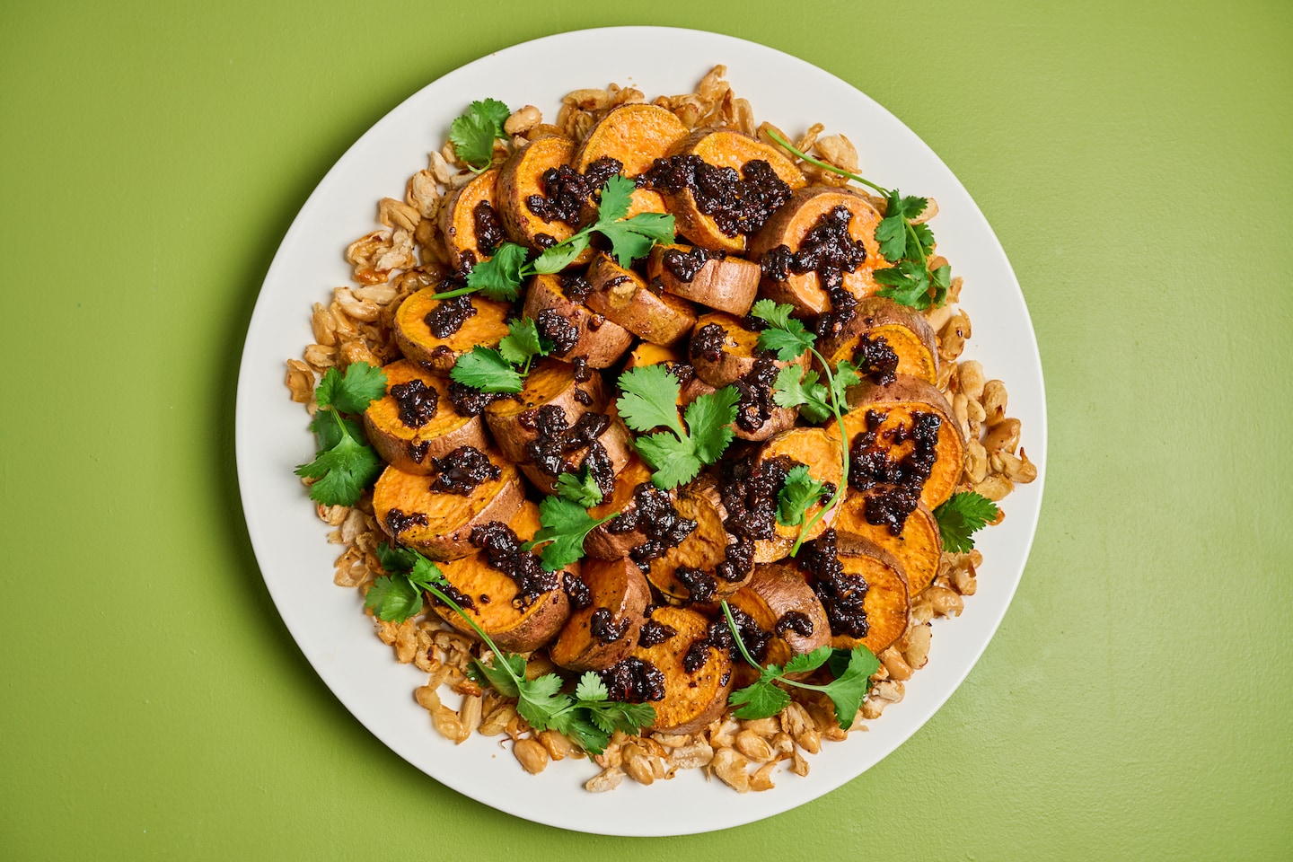 Recette de patates douces aux haricots blancs croustillants et sauce aux haricots noirs