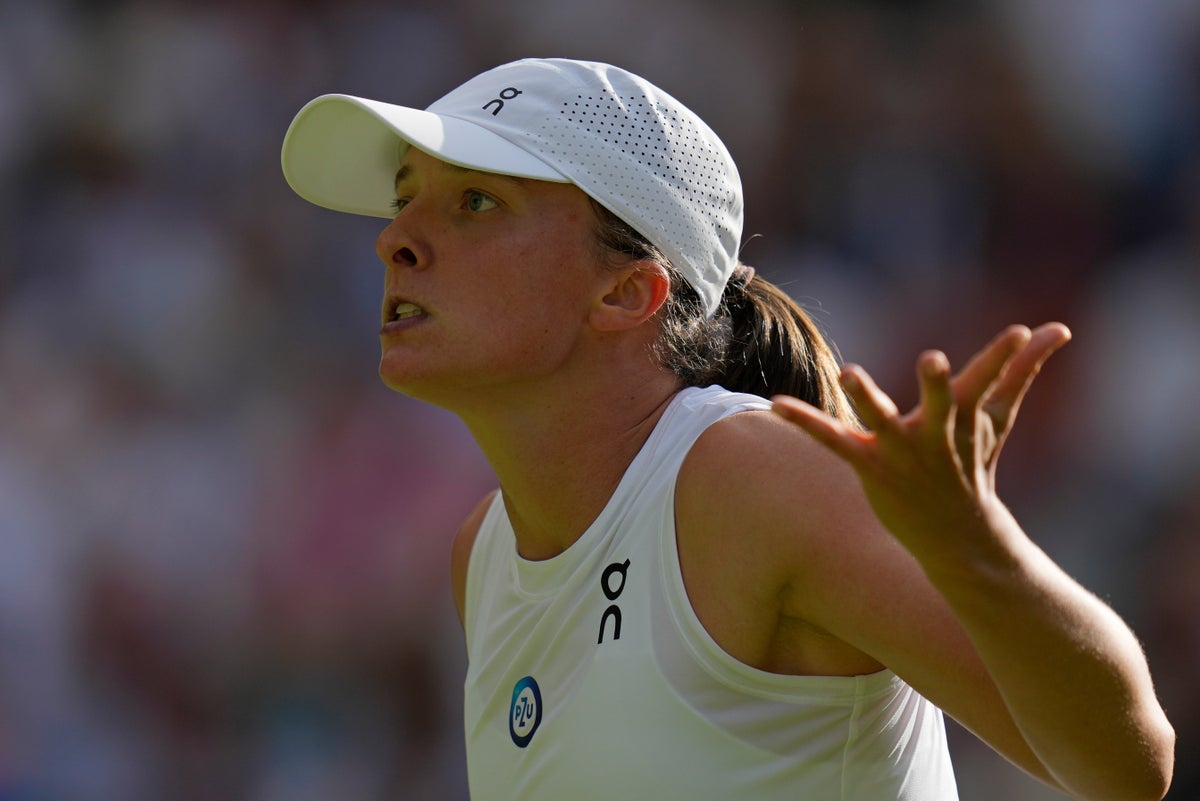Swiatek vs Bencic EN DIRECT !  Dernier score de Wimbledon 2023 et mises à jour du court central