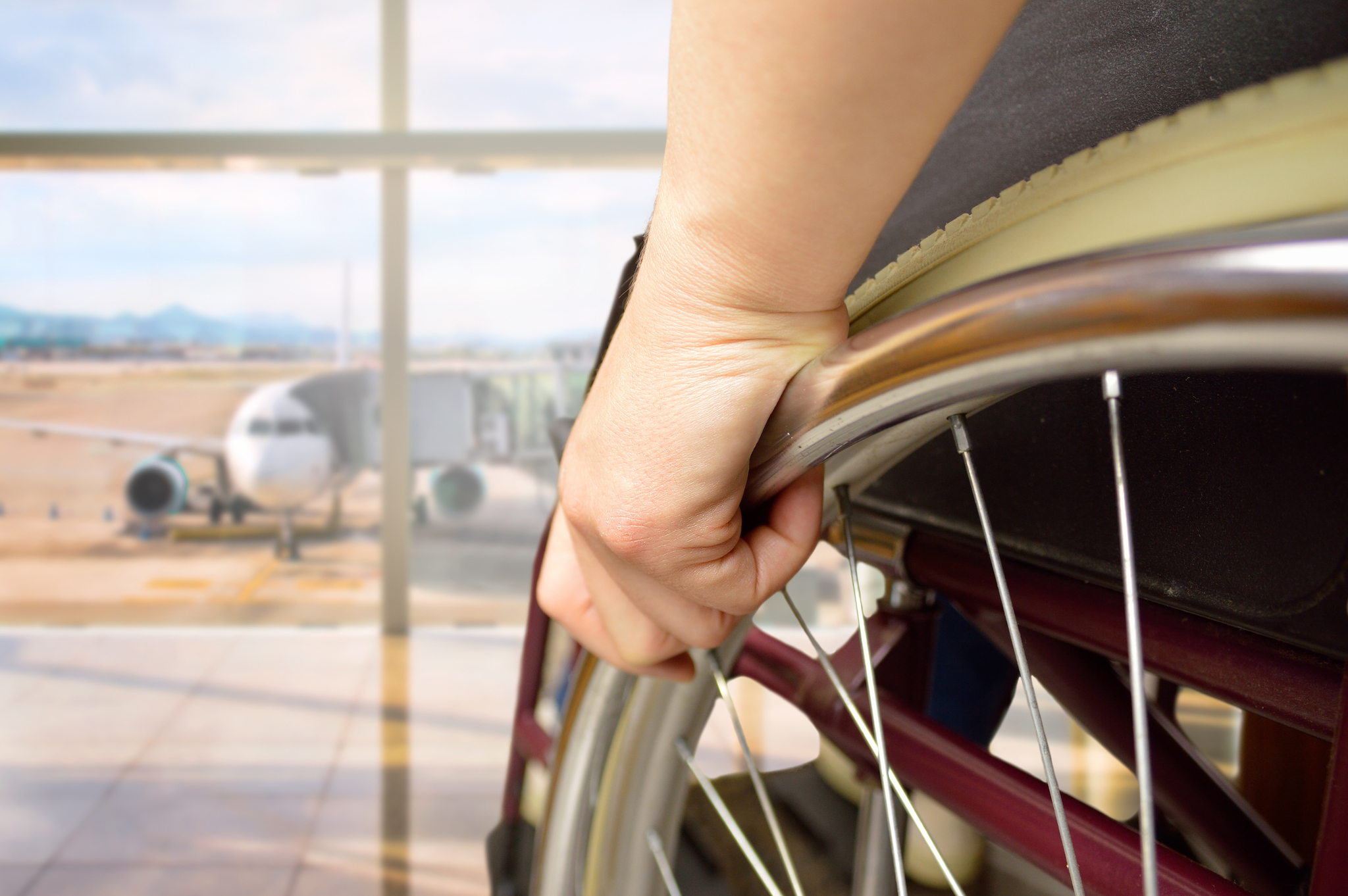 Une nouvelle règle exige des salles de bains accessibles aux fauteuils roulants dans les avions à couloir unique