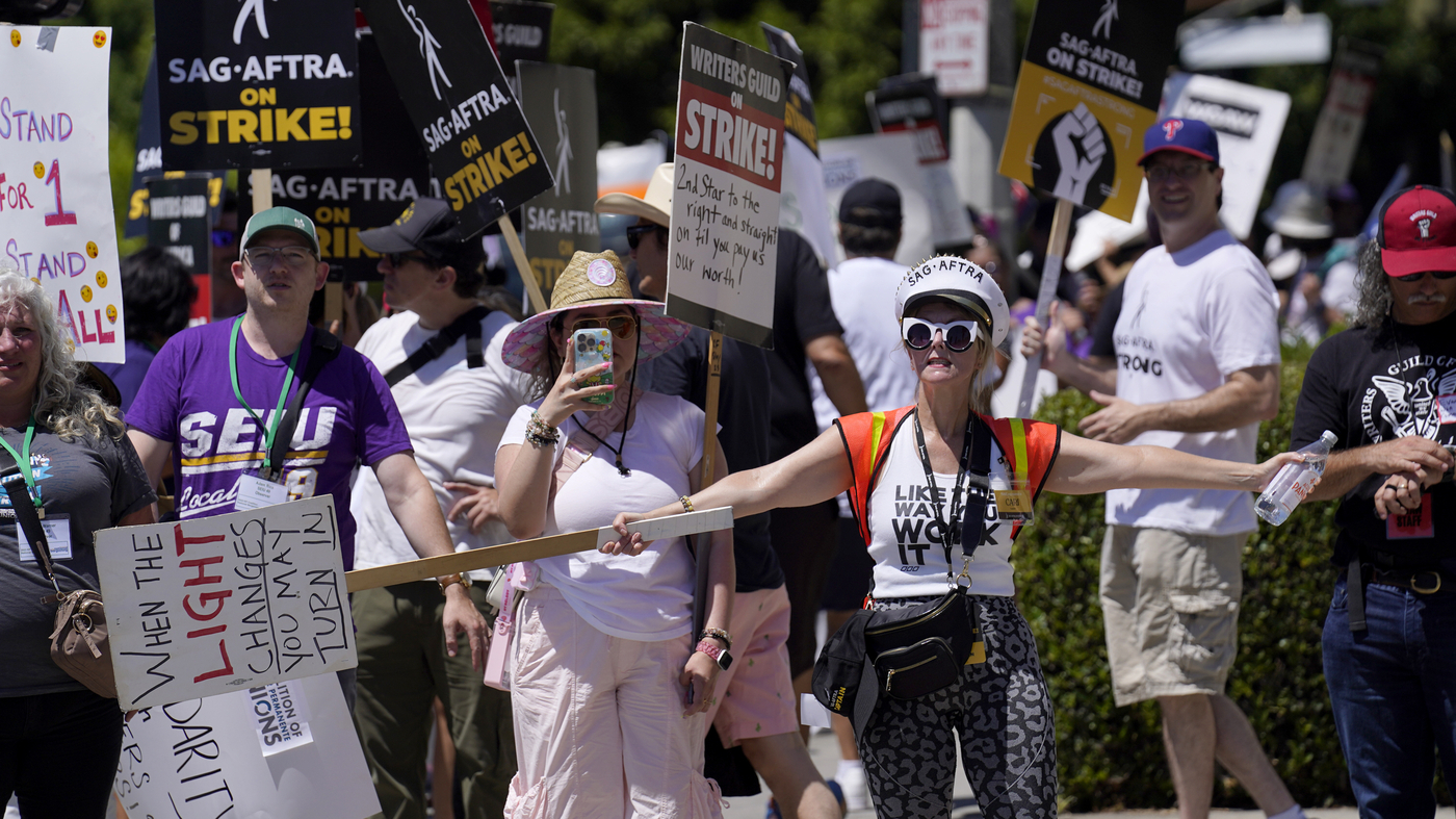 Oprah, Meryl Streep et d'autres ont fait don d'au moins 1 million de dollars pour aider les acteurs en grève