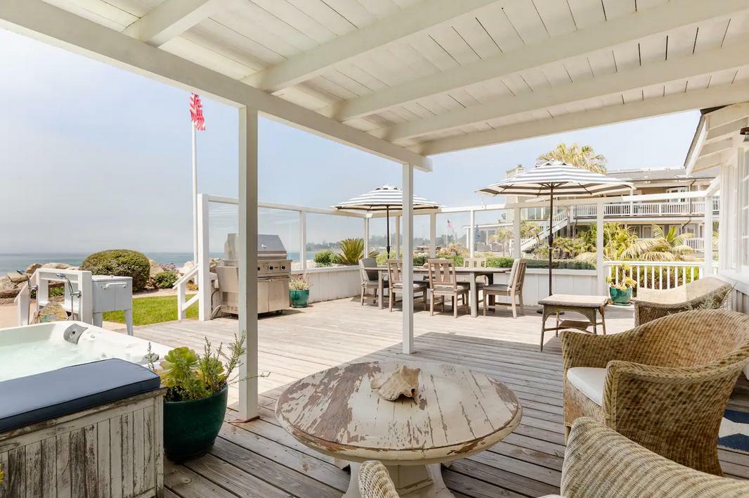 Vous pouvez maintenant louer la maison d'hôtes californienne d'Ashton Kutcher et Mila Kunis sur Airbnb