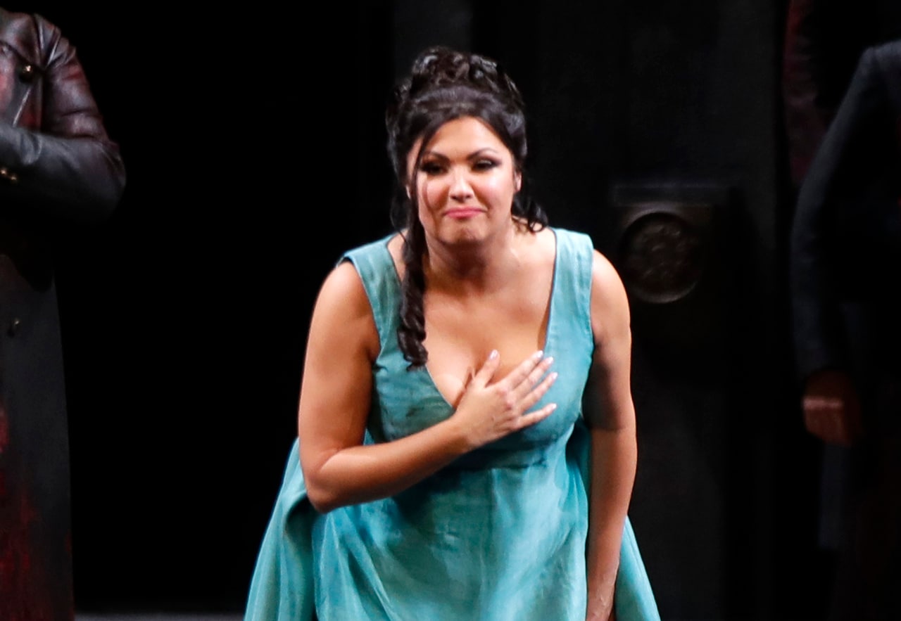 La diva Anna Netrebko poursuit le Met pour des tirs de guerre russo-ukrainiens