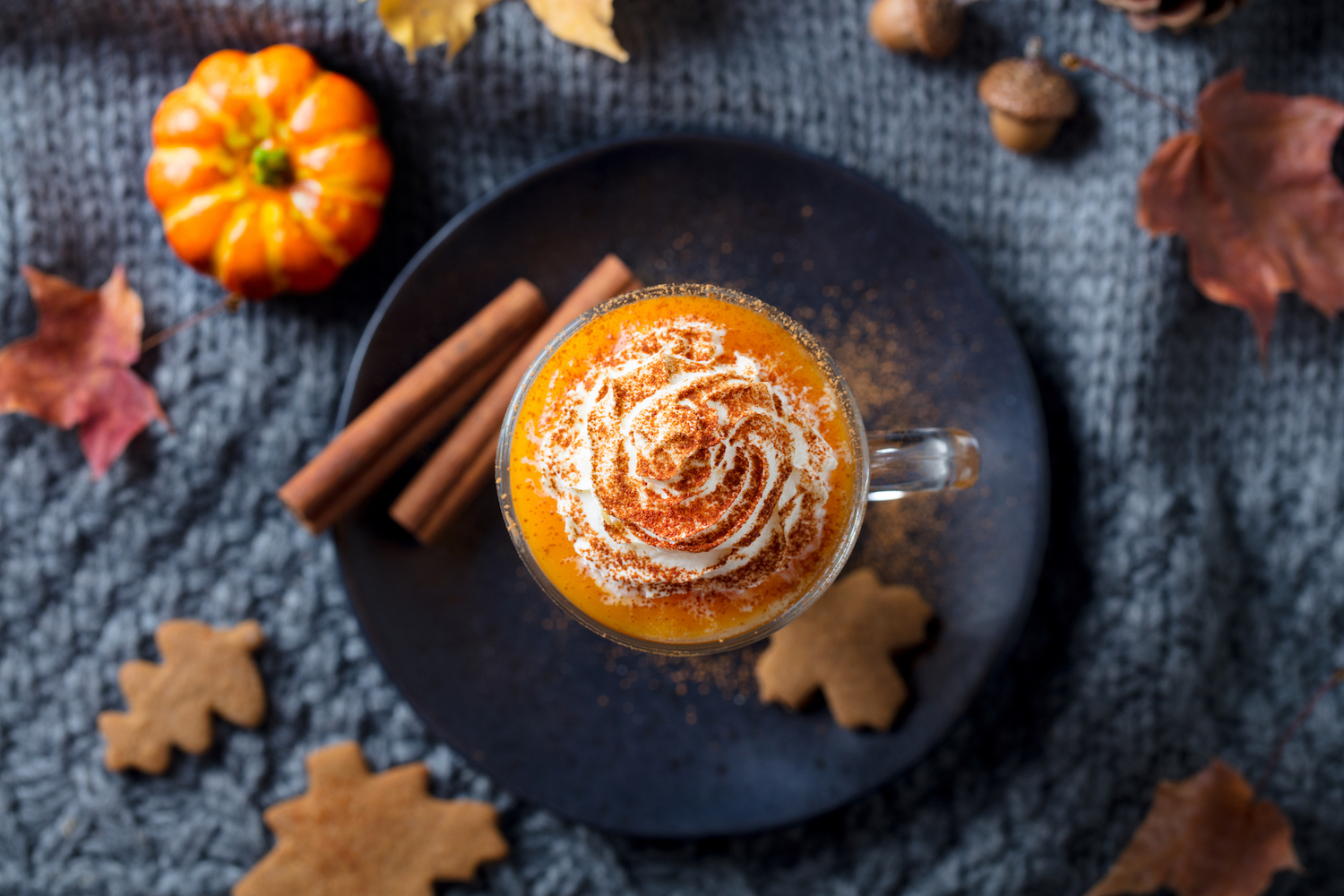 Le latte aux épices à la citrouille est déjà de retour et vous ne devinerez jamais où
