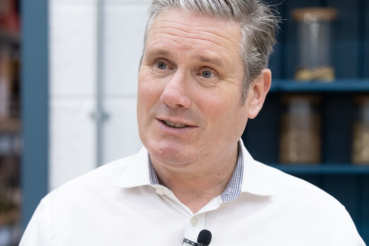 Starmer dit que le parti travailliste "cassera le plafond de classe" pour les travailleurs