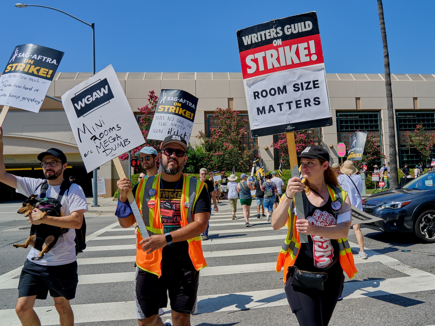Alors que la grève des écrivains se poursuit, WGA est ouverte aux accords sans AMPTP