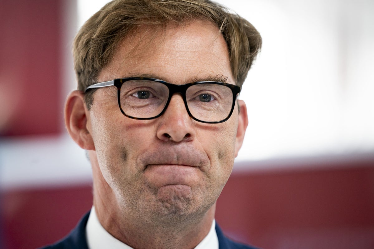 Tobias Ellwood démissionne de son poste de président du Comité de la défense des Communes