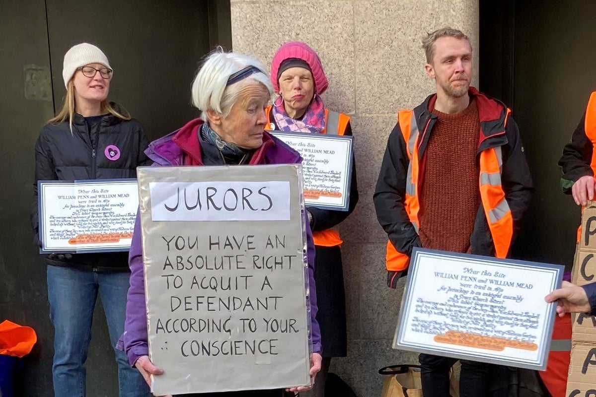 Une femme sera poursuivie pour outrage au tribunal suite à une prétendue pancarte du jury