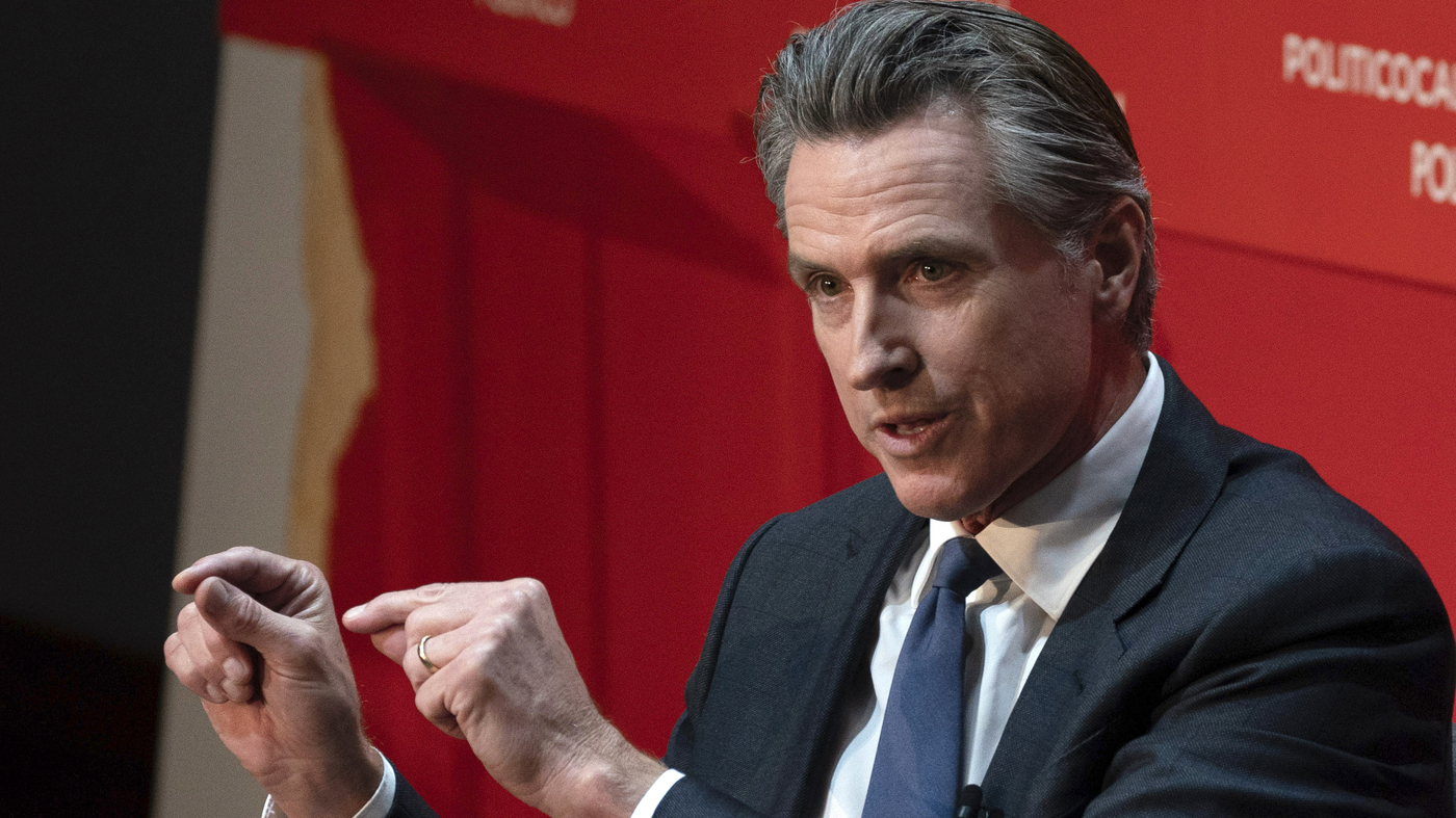 Une nouvelle loi californienne interdit l’interdiction des livres scolaires sur la base de sujets raciaux et LGBTQ