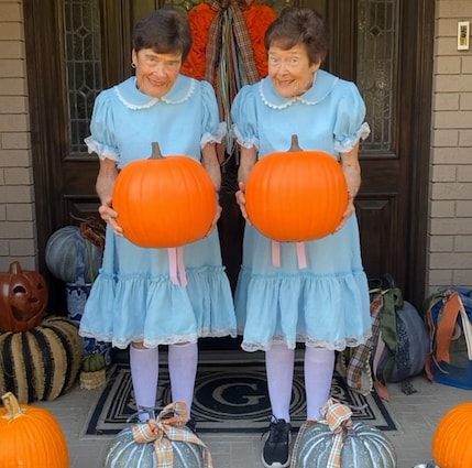 Les jumeaux identiques de l’Utah s’habillent de la même manière tous les jours.  Ils ont 84 ans.