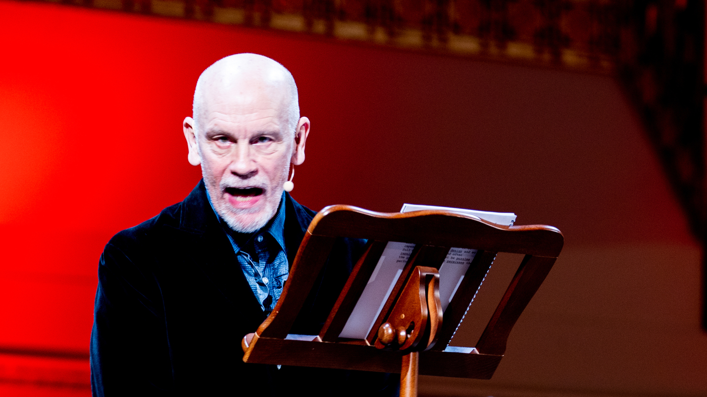 Même Beethoven a reçu de mauvaises critiques.  John Malkovich les lit à haute voix en tant que « critique musical »
