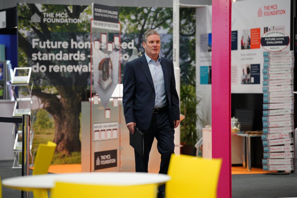 Starmer promet d'être plus dur avec les députés s'ils bloquent ses projets de nouvelles maisons