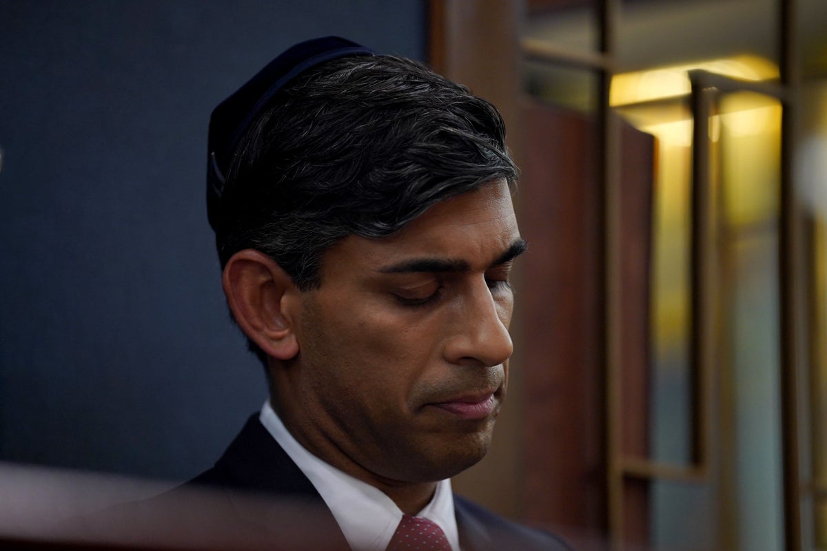 Sunak promet de se tenir aux côtés des Juifs britanniques alors que le conflit entre Israël et le Hamas s'intensifie