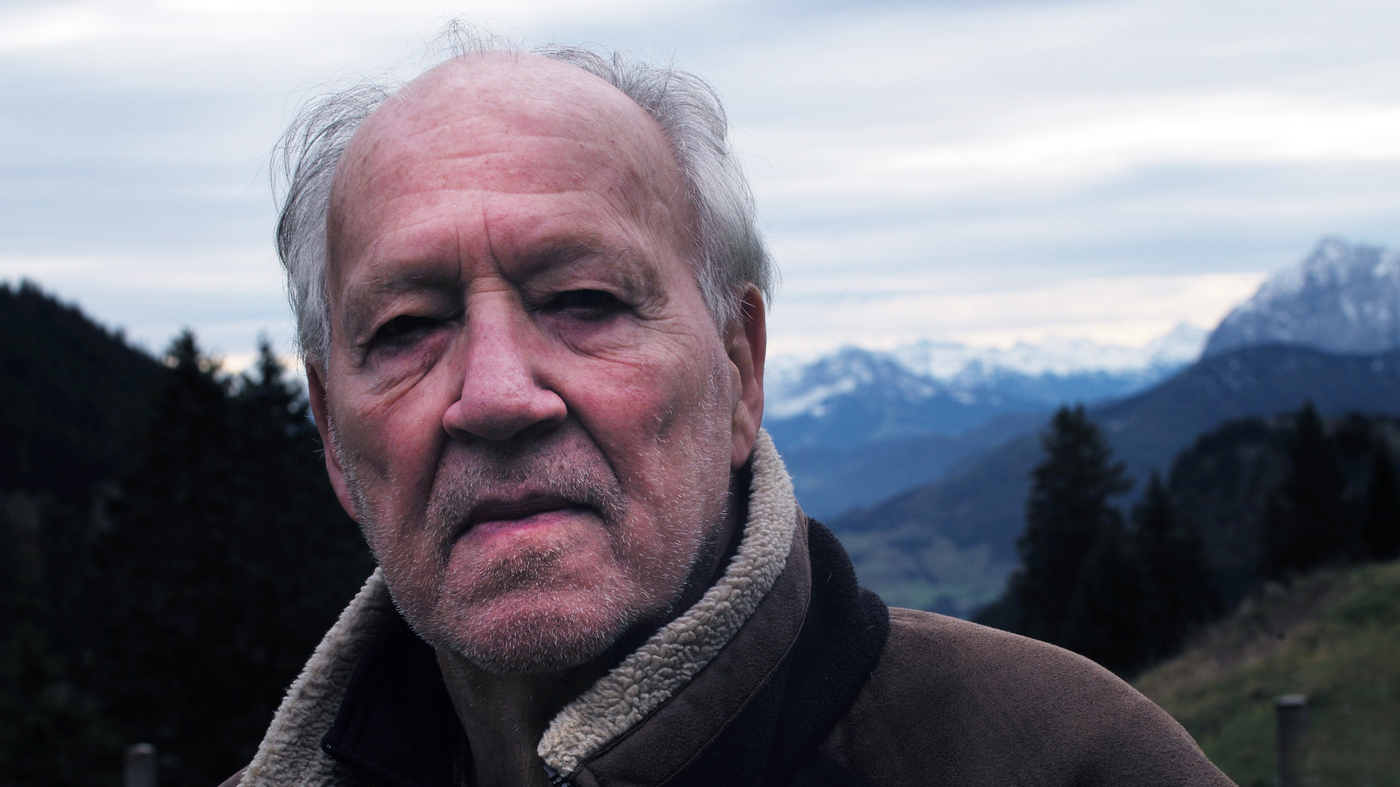 Werner Herzog dit qu'il n'est pas bon d'encercler "son propre nombril", mais écrit quand même ses mémoires