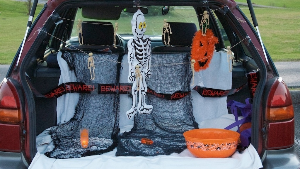 Ce qu'il faut savoir sur le trunk-or-treat, une alternative à la tromperie ou au traitement