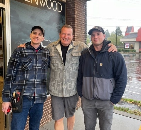 Le magasin de Portland a été vandalisé à plusieurs reprises.  Une chaîne de gentillesse s’ensuivit.