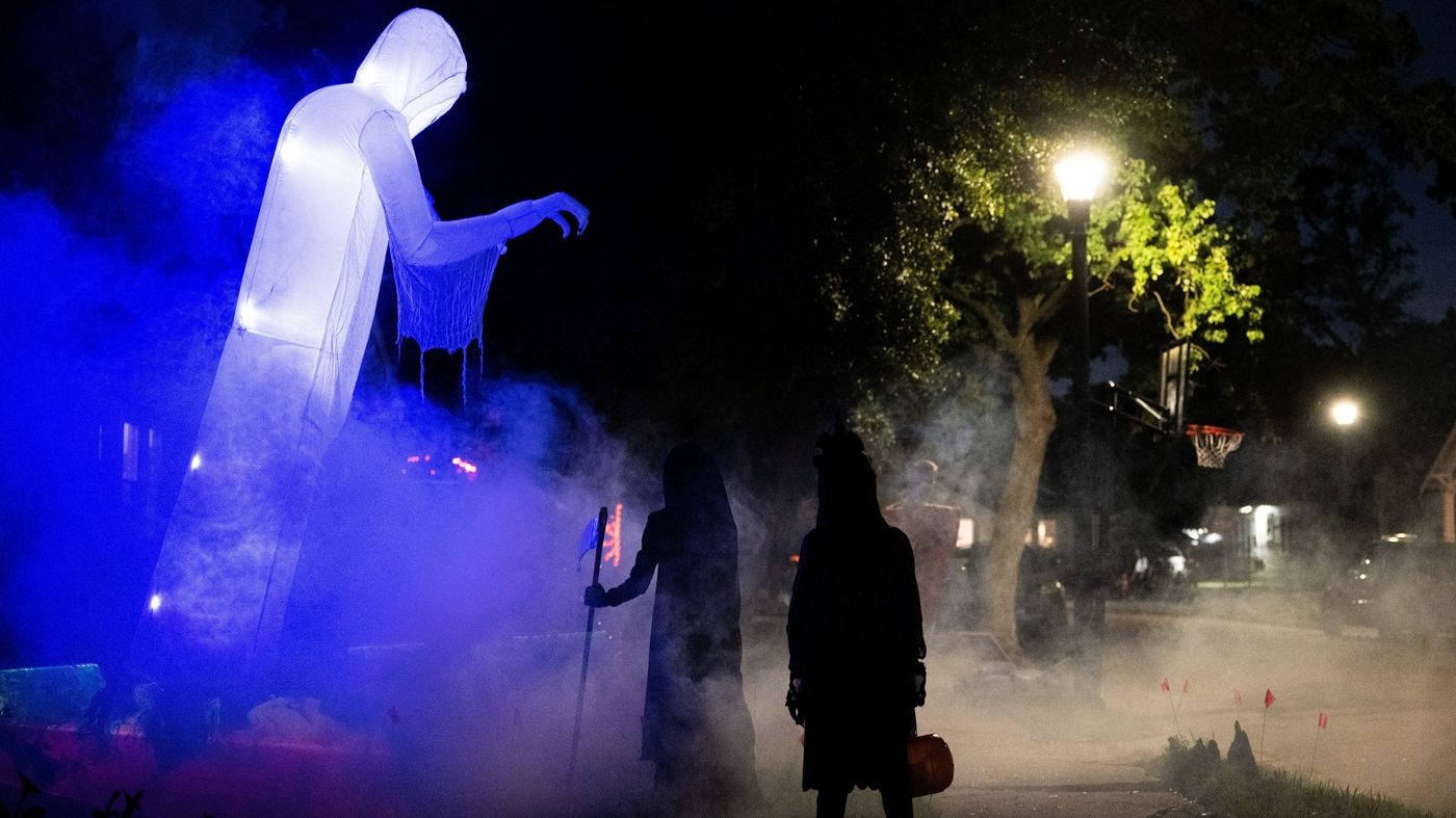 Pas de bonbons pour toi.  Certaines villes interdisent aux enfants plus âgés de faire des friandises à Halloween