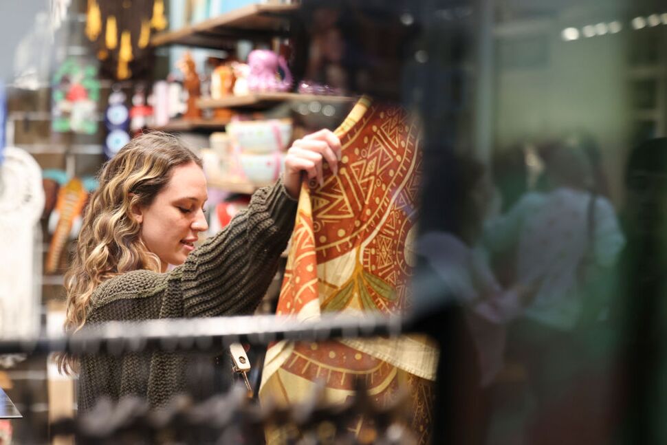 Les consommateurs sont à nouveau satisfaits alors que les attentes en matière d'inflation chutent et que les perspectives économiques à court et à long terme s'améliorent fortement |  Économie