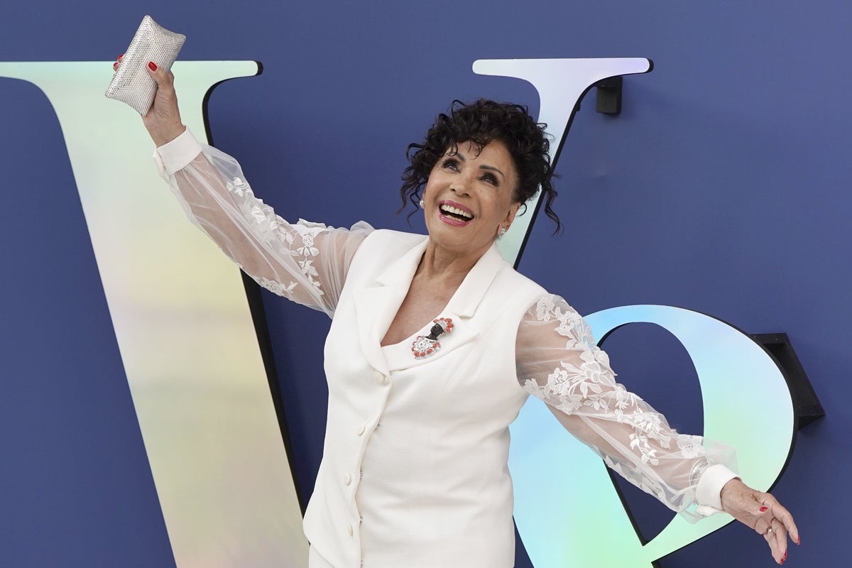 Dame Shirley Bassey « humiliée » alors que cet honneur récompense une carrière musicale s'étalant sur des décennies