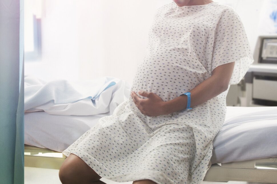 Les mères de couleur courent un risque plus élevé d'admission aux soins intensifs pendant l'hospitalisation à la naissance
