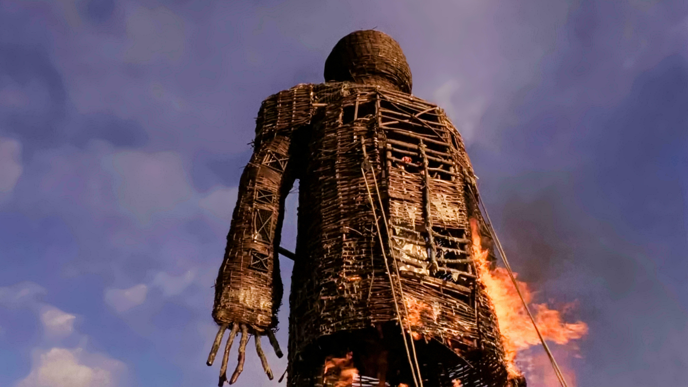 "The Wicker Man" obtient sa carte AARP aujourd'hui, alors que le classique de l'horreur folk fête ses 50 ans