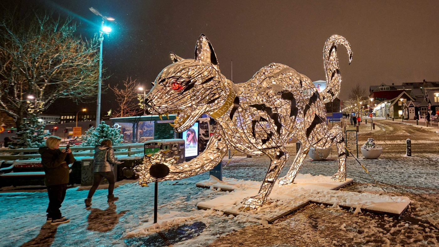 Vous avez entendu parler du Père Noël, peut-être même de Krampus, mais qu'en est-il du chat de Noël mangeur d'enfants ?
