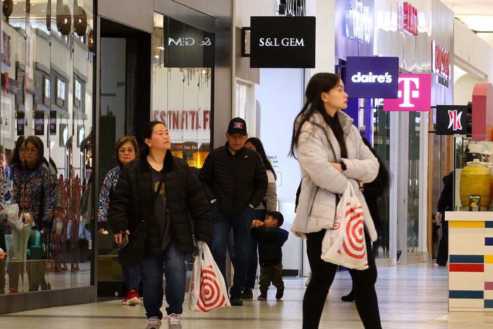 Les consommateurs prennent le virage de l'économie alors que leur sentiment monte |  Économie