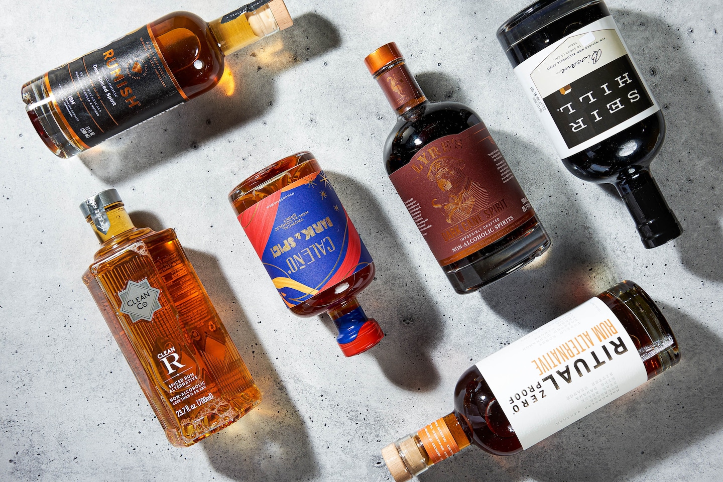 7 rhums bruns sans alcool qui offrent des épices et des saveurs